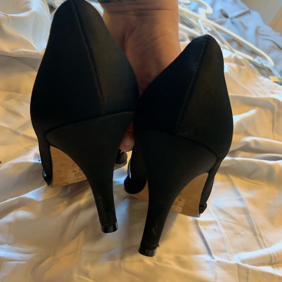 Kenneth Cole Reaction Black satin heels - Picture 5 of 6